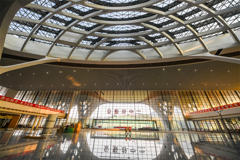 China Unveils World's Largest High-Speed Rail Station in Chongqing